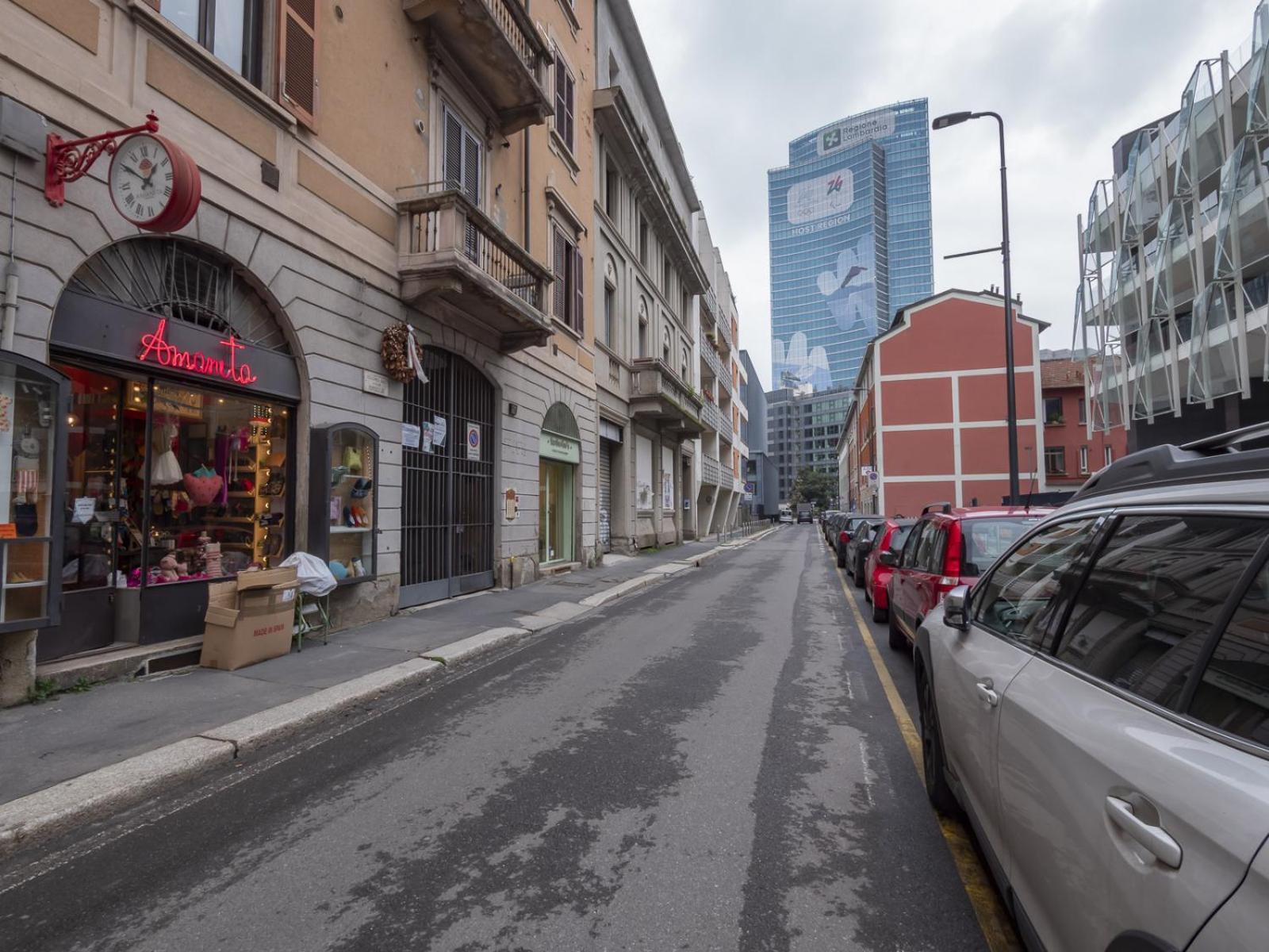 Modern & Functional Steps From Bosco Verticale & Gae Aulenti Apartment